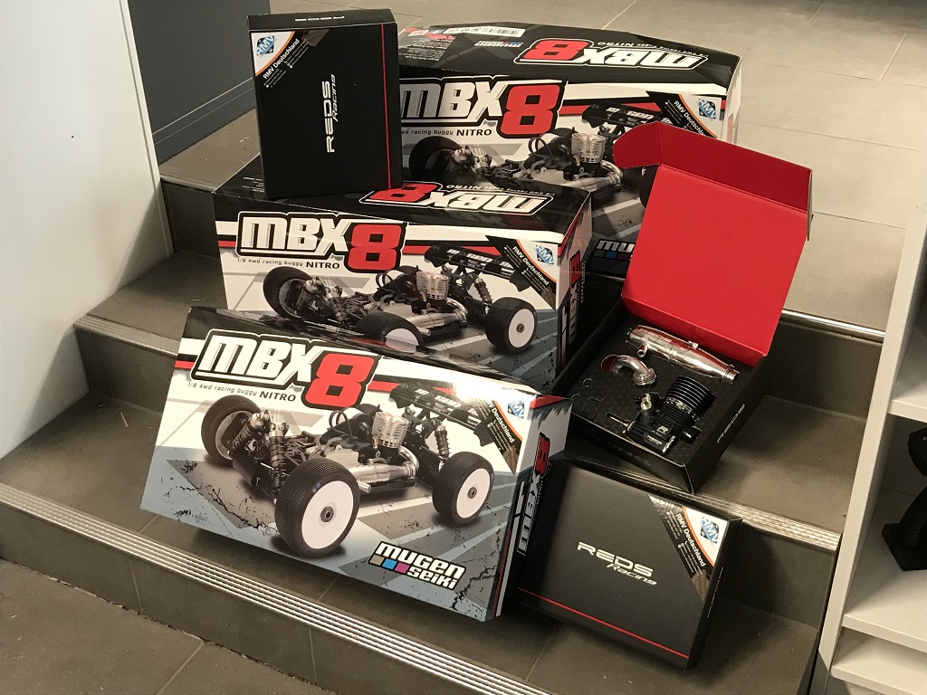 Nur noch 3 Stück auf Lager vom Mugen Seiki 1:8 GP 4WD MBX-8 Combo Paket: wenn weg, dann weg! 