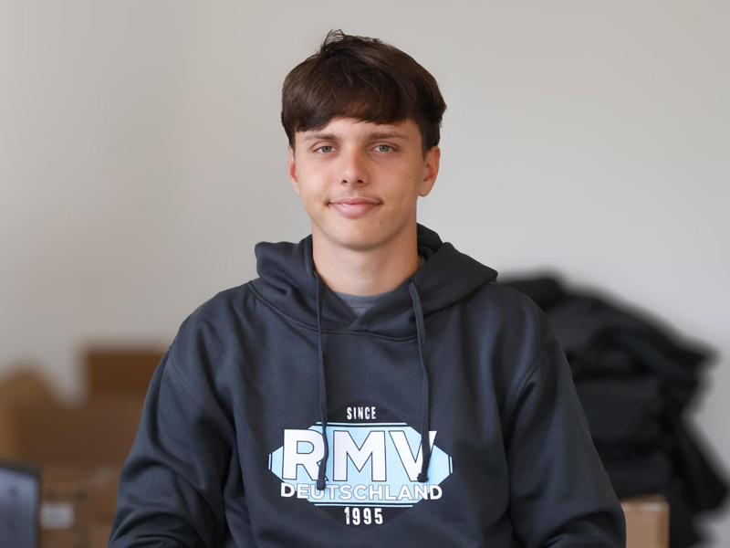 Ausbildung im E-Commerce: Wir begrüßen unseren neuen Azubi Jason